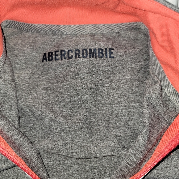 Abercrombie & Fitch - Picture 3 of 3